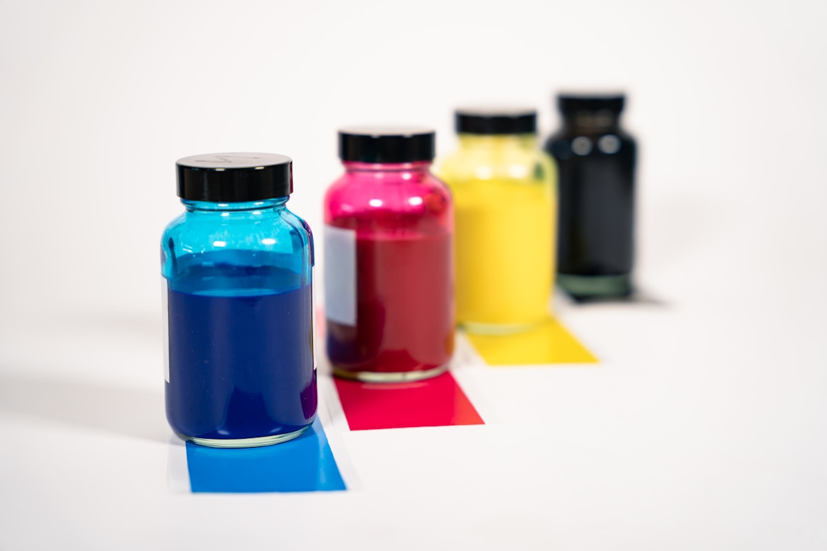 Frascos de tinta ciano, magenta, amarelo e preto — suprimentos de impressão Ponto do Cartucho